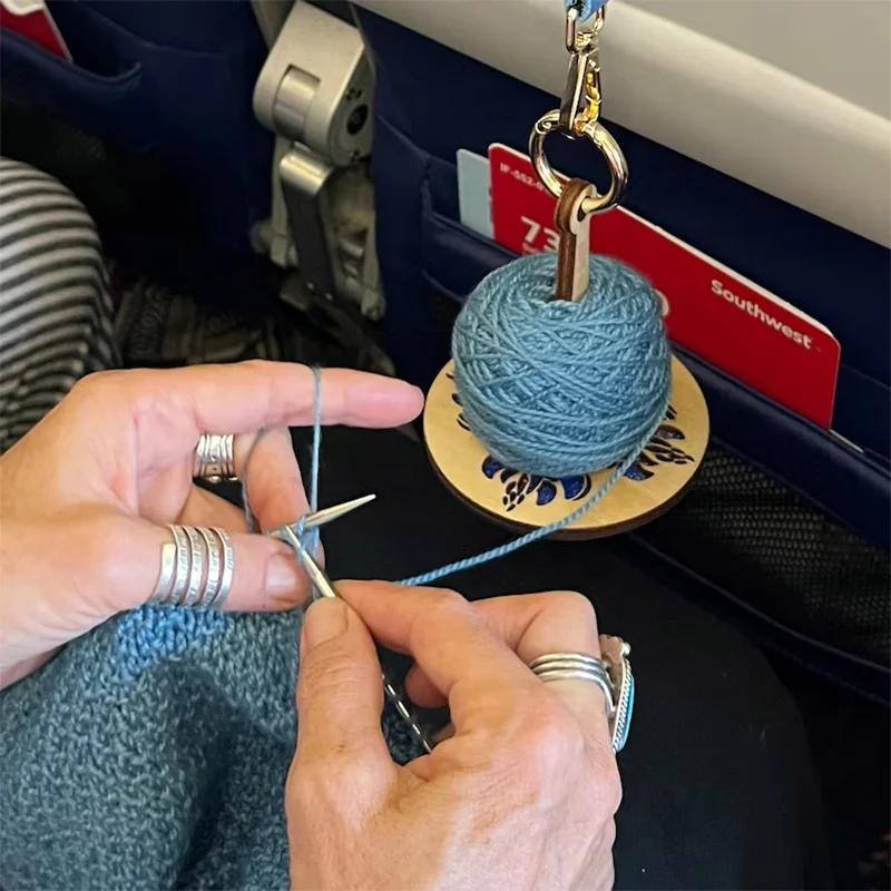 Tragbarer MINI-Garnhalter für das Handgelenk