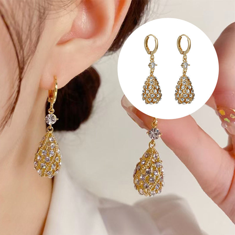 Modische Ohrringe mit Diamanten