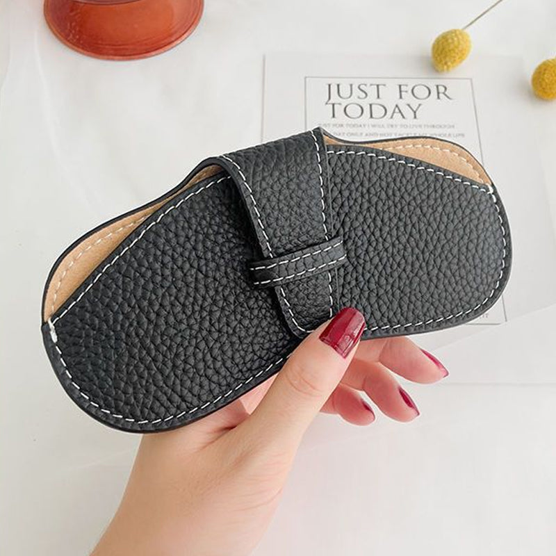 Stylische Ledertasche für Brillen