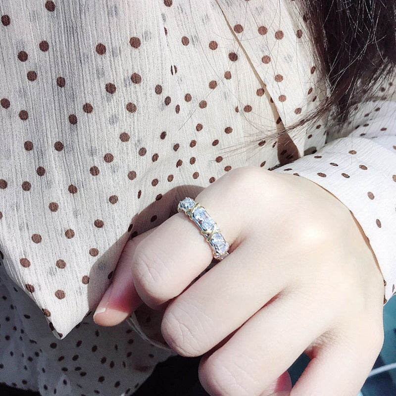 Eleganter Kreuz-Diamantring