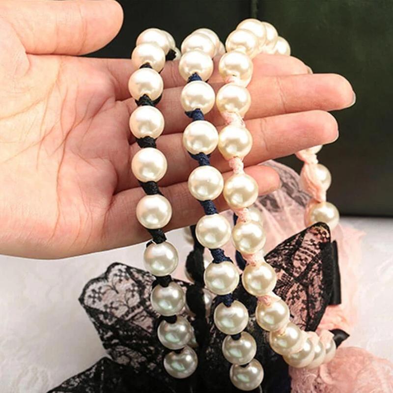 Elegantes Stirnband aus Perlen und Spitze
