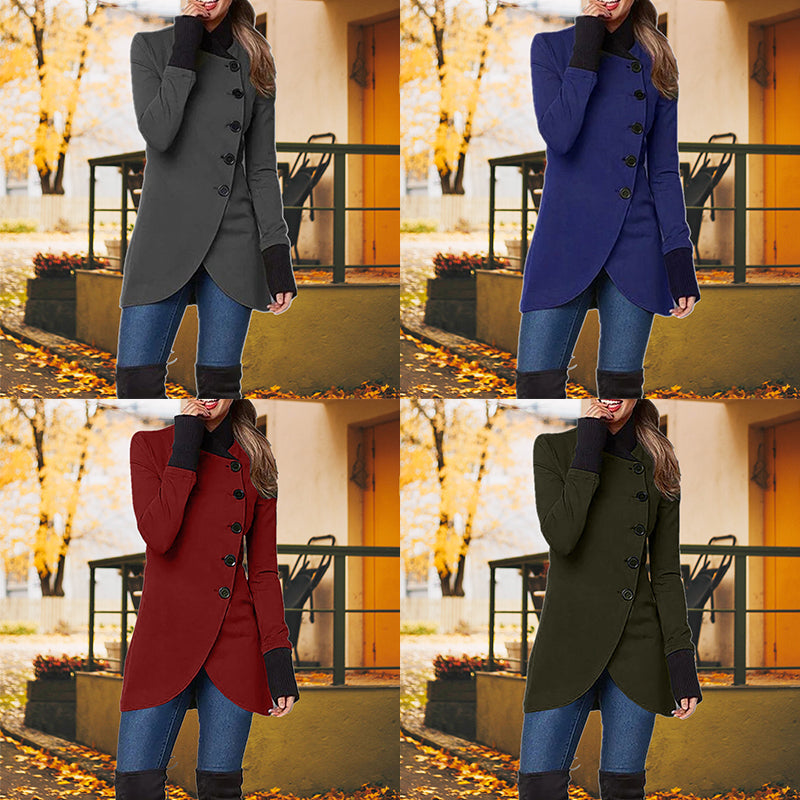Schräg geöffnete windabweisende Jacke mit Knopf