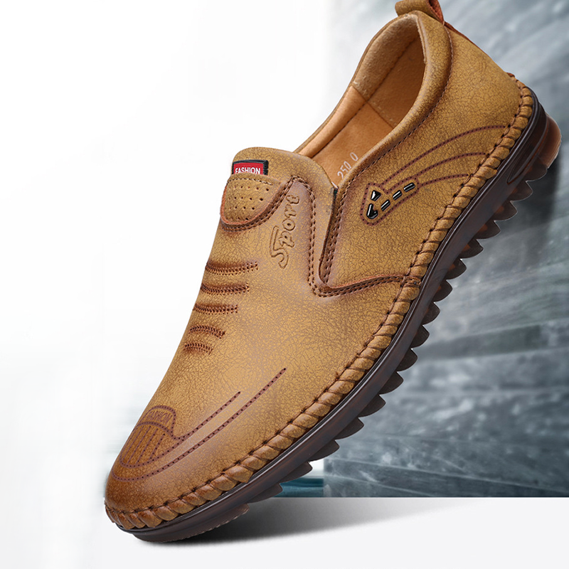 Handgenähte atmungsaktive Lederschuhe mit weicher Oberfläche und Sehnensohle