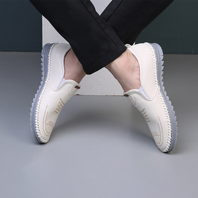 Handgenähte atmungsaktive Lederschuhe mit weicher Oberfläche und Sehnensohle