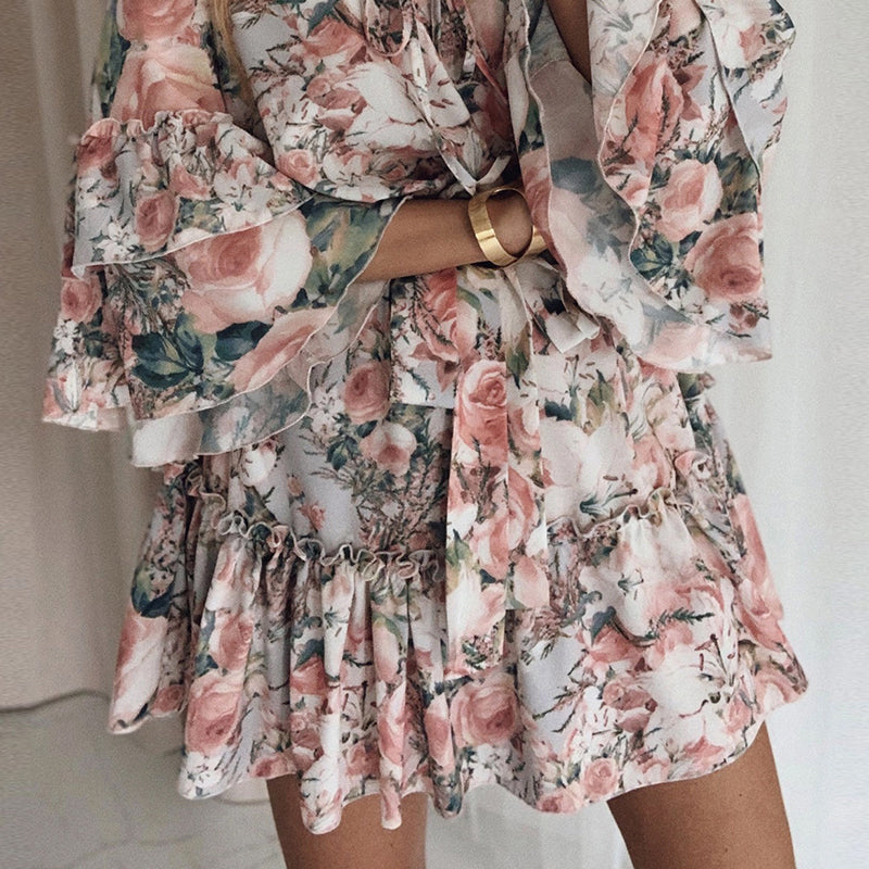 Sommerliches Blumenkleid Aus Chiffon